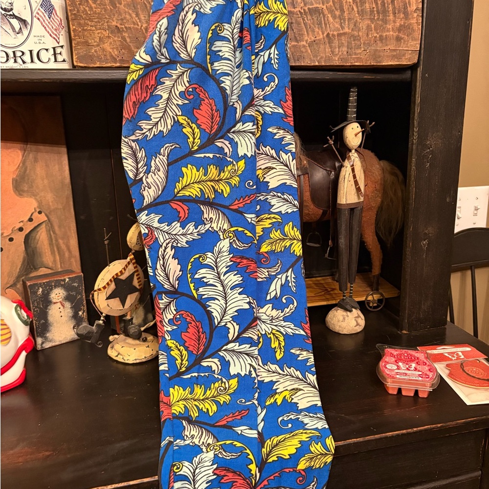 LuLaRoe Colorful Feather Pattern Leggings